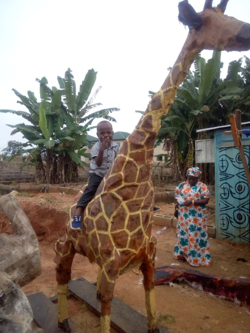 Giraffe sculpture at the gallery grounds