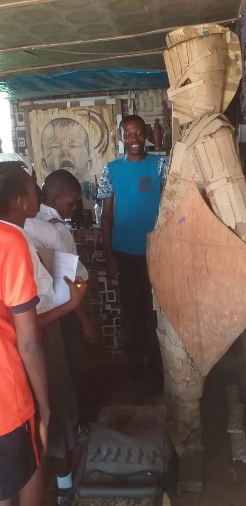 Learning visit beside a sculpture in progress